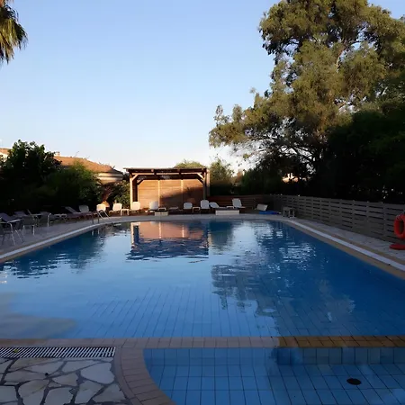 Kitchenette Pool 4
